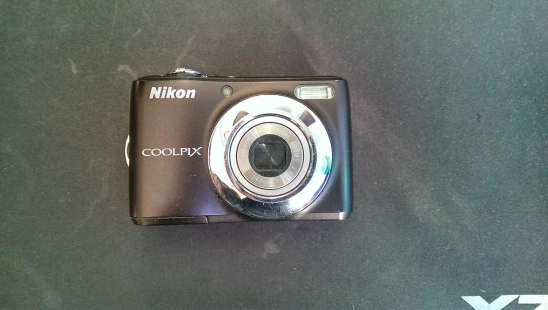 Vand aparat foto digital Nikon L21 + card 1GB + 2 acumulatori - Pret | Preturi Vand aparat foto digital Nikon L21 + card 1GB + 2 acumulatori