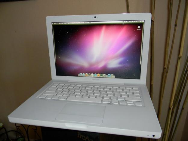 Laptop Apple MacBook White - Pret | Preturi Laptop Apple MacBook White