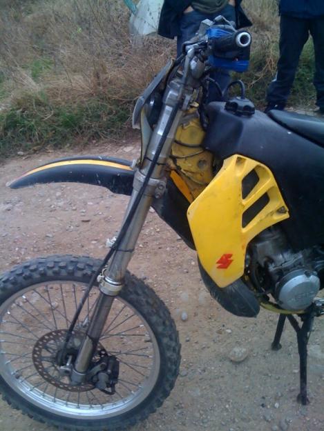 vand motocicleta fullcross SUZUKI RM de 250 cmc in 2 timpi din 99 - Pret | Preturi vand motocicleta fullcross SUZUKI RM de 250 cmc in 2 timpi din 99