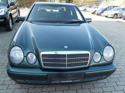 Dezmembrez Mercedes Benz E 300 3000 diesel din 1999 - Pret | Preturi Dezmembrez Mercedes Benz E 300 3000 diesel din 1999