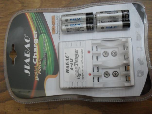 Incarcator acumulatori R6 , R3,9V (baterii tip acumulatori)+ 4 acumulatori R6 bonus, 3 tip - Pret | Preturi Incarcator acumulatori R6 , R3,9V (baterii tip acumulatori)+ 4 acumulatori R6 bonus, 3 tip