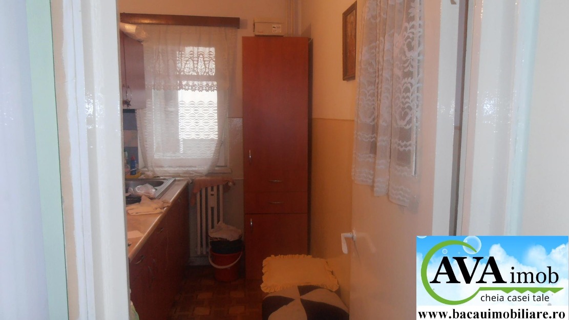 Vand apartament cu 2 camere semidecomandate pe str. Miron Costin - Pret | Preturi Vand apartament cu 2 camere semidecomandate pe str. Miron Costin