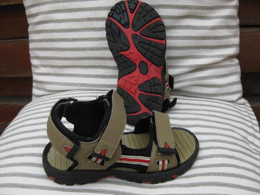 Sandale baieti mar.28,(18,5 cm),in stare foarte buna cumparate din SUA - Pret | Preturi Sandale baieti mar.28,(18,5 cm),in stare foarte buna cumparate din SUA