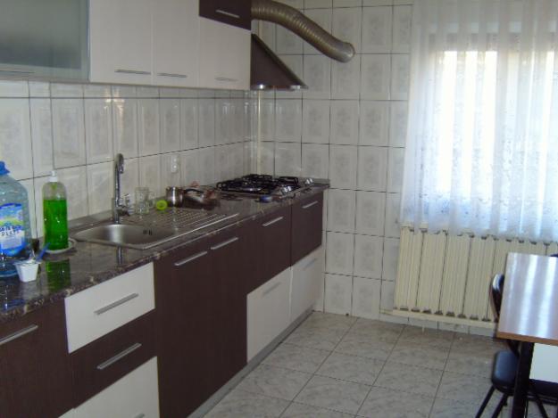 Vand apartament cu 3 camere - Pret | Preturi Vand apartament cu 3 camere