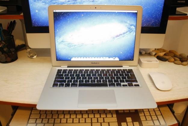 MacBook Air(pret:1640lei) impreuna cu pachet consistent - Pret | Preturi MacBook Air(pret:1640lei) impreuna cu pachet consistent