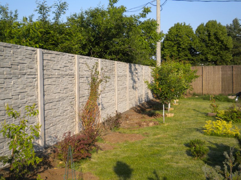 Vand gard din placi de beton armat - Pret | Preturi Vand gard din placi de beton armat