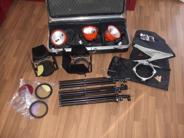 Cosmolight Kit 800W x 3 buc + geanta hard - Pret | Preturi Cosmolight Kit 800W x 3 buc + geanta hard
