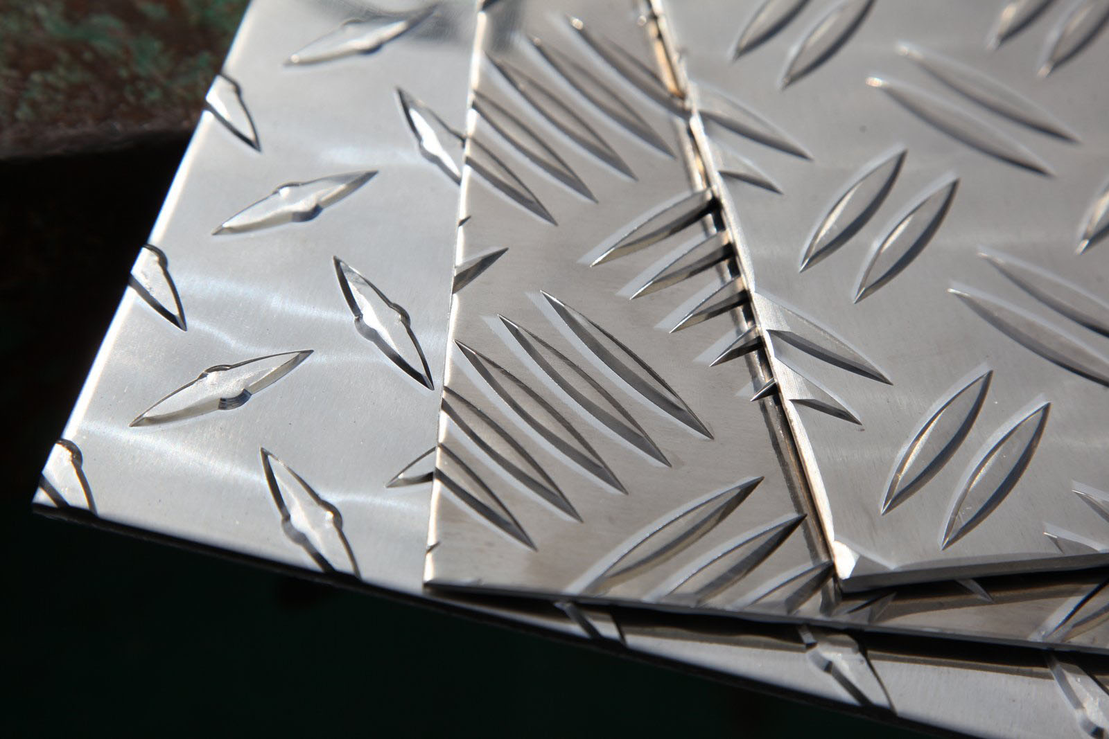 Tabla aluminiu striata , perforata , neteda - Pret | Preturi Tabla aluminiu striata , perforata , neteda