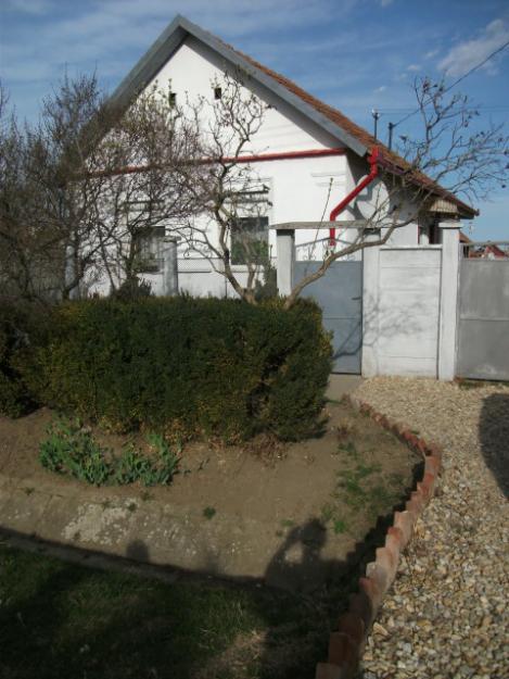 Casa de vanzare cu 2 camere si 1000mp teren aferent la 16000euro! - Pret | Preturi Casa de vanzare cu 2 camere si 1000mp teren aferent la 16000euro!