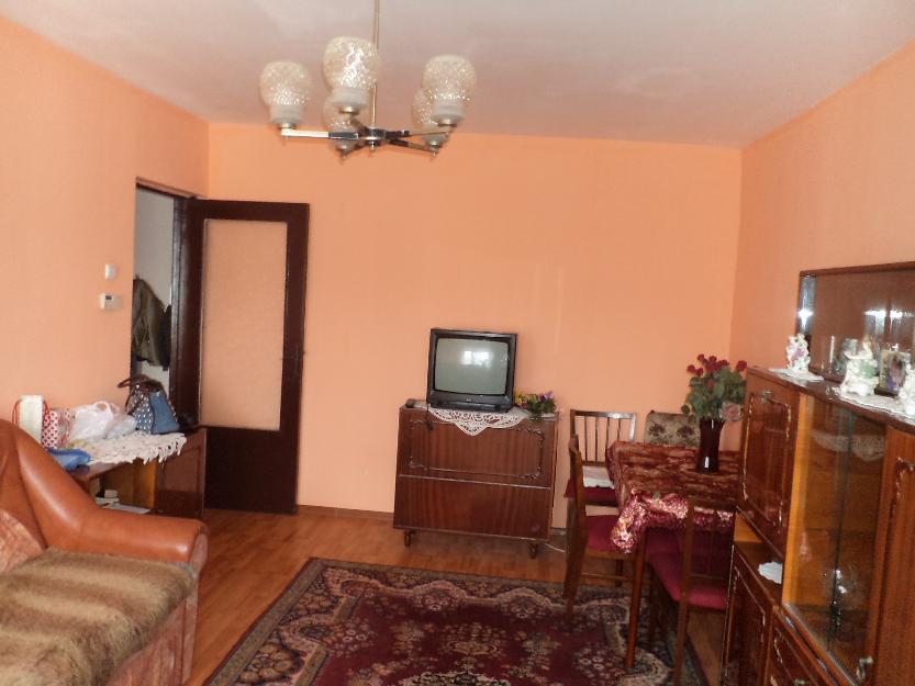 Apartament 3 camere , garaj langa bloc , izolat - Pret | Preturi Apartament 3 camere , garaj langa bloc , izolat