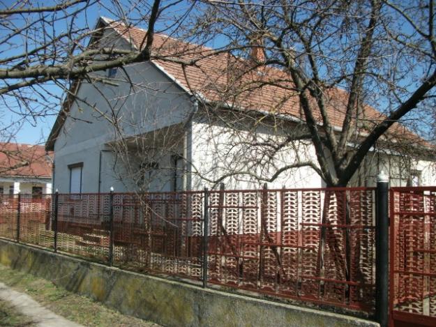 Casa de vanzare cu 3 camere si 1200mp teren aferent la 19900euro! - Pret | Preturi Casa de vanzare cu 3 camere si 1200mp teren aferent la 19900euro!