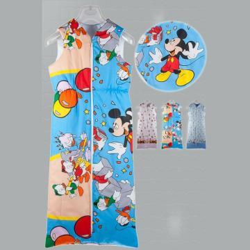 Sac de dormit cu imprimeu BebeDeco Mickey si prietenii lui 100 cm - Pret | Preturi Sac de dormit cu imprimeu BebeDeco Mickey si prietenii lui 100 cm