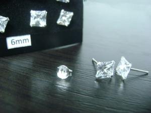 Cercei din argint model patrat cu zirconiu - CE92 - Pret | Preturi Cercei din argint model patrat cu zirconiu - CE92