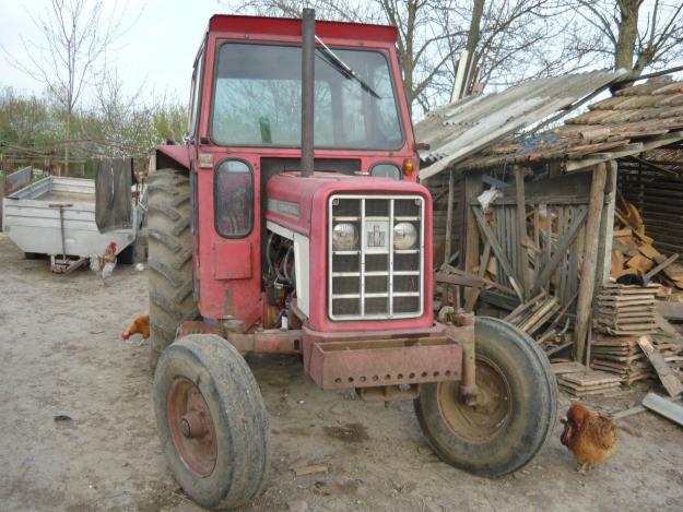 Vand tractor International + remorca si plug cu doua cormane. - Pret | Preturi Vand tractor International + remorca si plug cu doua cormane.