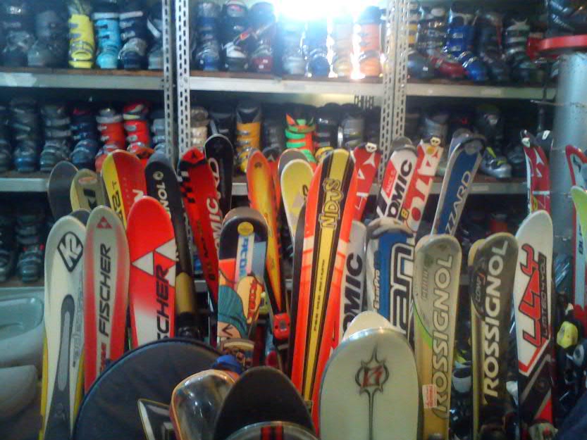 Vand schiuri, clapari, boots, snowboard - Pret | Preturi Vand schiuri, clapari, boots, snowboard