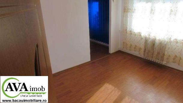 Vand apartament cu 3 camere zona Orizont, la etajul 3, complet renovat - Pret | Preturi Vand apartament cu 3 camere zona Orizont, la etajul 3, complet renovat