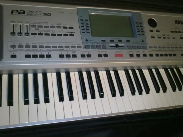 Vand Korg PA 50 SD in garantie, husa card de memorie, aranjata de nunti - Pret | Preturi Vand Korg PA 50 SD in garantie, husa card de memorie, aranjata de nunti