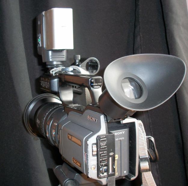 Camera video Sony PD 170 E + bonus lavaliera Sony cu fir si wide - Pret | Preturi Camera video Sony PD 170 E + bonus lavaliera Sony cu fir si wide