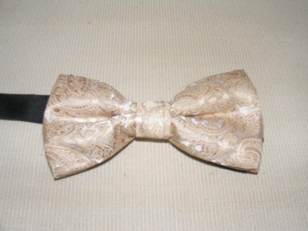 Papion elegant cream - www.accesorii-barbati.ro - Pret | Preturi Papion elegant cream - www.accesorii-barbati.ro