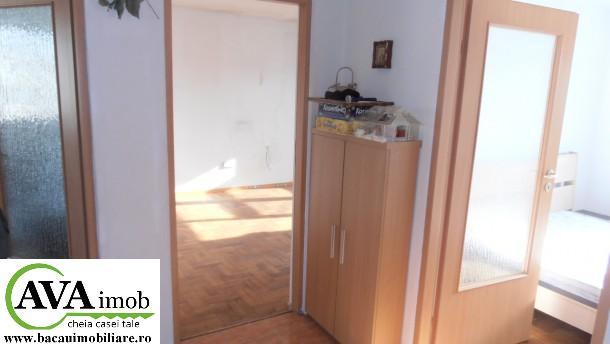 Apartament 3 camere zona Banca Nationala, cu imbunatatiri - Pret | Preturi Apartament 3 camere zona Banca Nationala, cu imbunatatiri