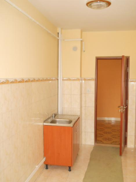 Apartament 3 camere Decomandat, zona Cug - Pret | Preturi Apartament 3 camere Decomandat, zona Cug