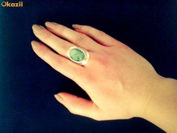 Vând inel impunător de argint cu piatra de smarald - Pret | Preturi Vând inel impunător de argint cu piatra de smarald