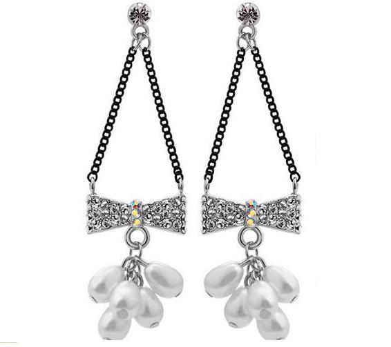 Cercei placati cu argint cu fundita si perle - Pret | Preturi Cercei placati cu argint cu fundita si perle