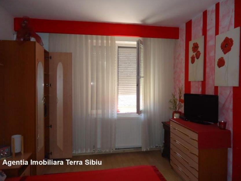 Apartament 3 camere de vanzare in zona Lupeni Sibiu 75 mp utili - Pret | Preturi Apartament 3 camere de vanzare in zona Lupeni Sibiu 75 mp utili