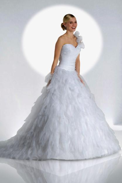 Inchiriere rochie de mireasa Impression Bridal 12551 by Elite Mariaj - Pret | Preturi Inchiriere rochie de mireasa Impression Bridal 12551 by Elite Mariaj