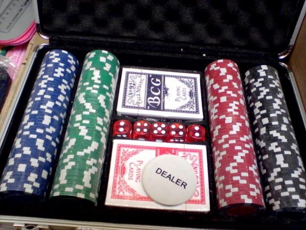 Set Jetoane POKER - 200 piese - Pret | Preturi Set Jetoane POKER - 200 piese