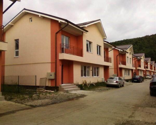 Vand casa tip duplex situata in Floresti, Cluj Napoca - Pret | Preturi Vand casa tip duplex situata in Floresti, Cluj Napoca