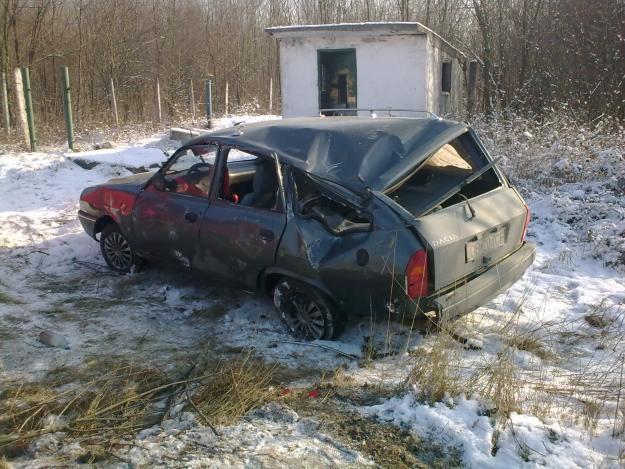 vand dacia brek lovita pt piese sau reparatie. - Pret | Preturi vand dacia brek lovita pt piese sau reparatie.