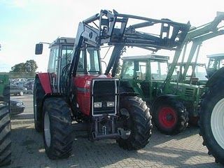 TRACTOR SECOND HAND CU INCARCATOR FRONTAL MASSEY FERGUSON 3125 126 CP 1992 15.500 Euro - Pret | Preturi TRACTOR SECOND HAND CU INCARCATOR FRONTAL MASSEY FERGUSON 3125 126 CP 1992 15.500 Euro