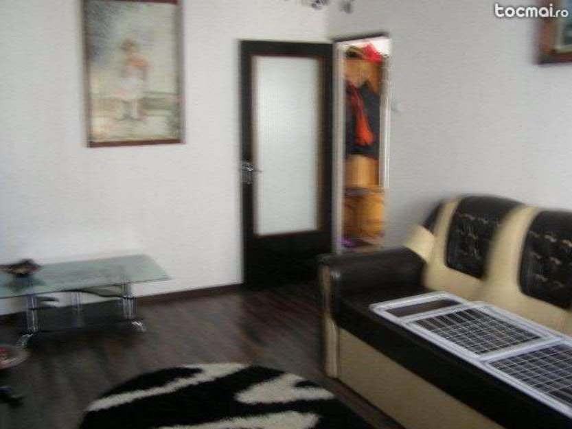 Apartament 3 camere-bloc izolat finisat mobilat 35000euro neg - Pret | Preturi Apartament 3 camere-bloc izolat finisat mobilat 35000euro neg