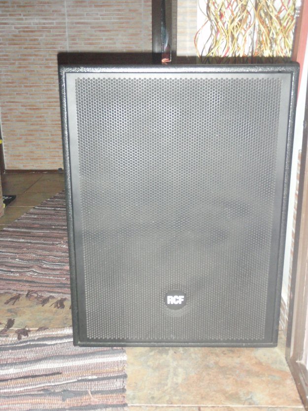 Vand subwoofer RCF 4PRO 8003 AS in stare excelenta, - Pret | Preturi Vand subwoofer RCF 4PRO 8003 AS in stare excelenta,