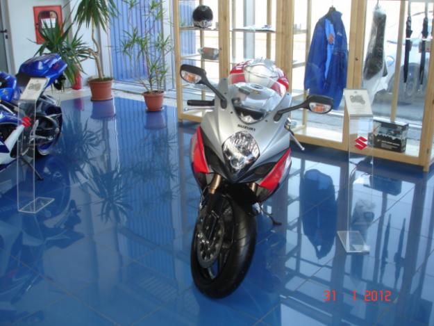 VAND SUZUKI GSX-R 1000 K7-STARE IMPECABILA -LA DOAR 7.500 EURO - Pret | Preturi VAND SUZUKI GSX-R 1000 K7-STARE IMPECABILA -LA DOAR 7.500 EURO