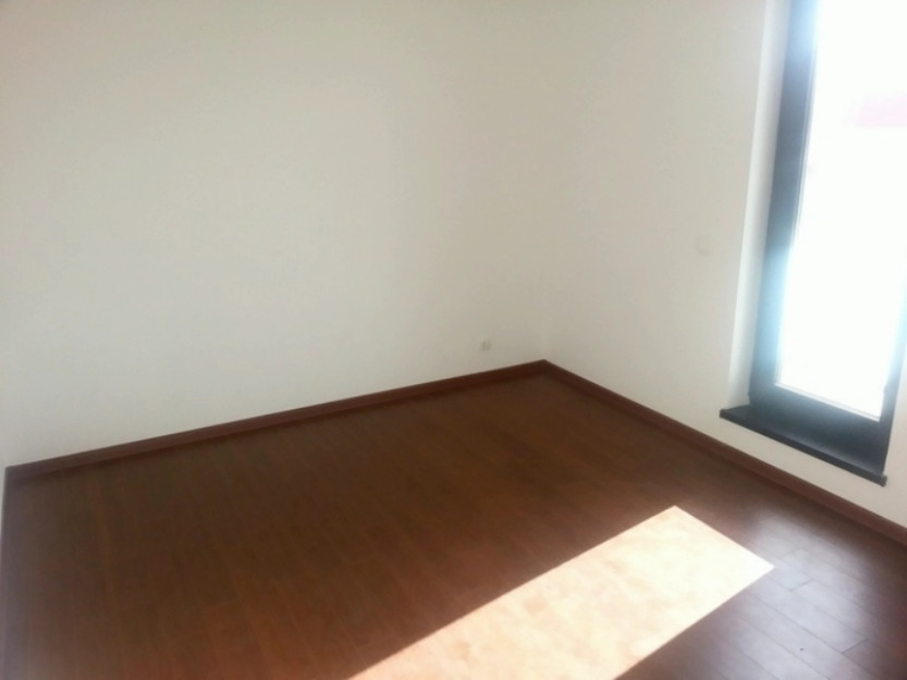 Inchiriez apartament 3 camere in zona 1 Mai - Pret | Preturi Inchiriez apartament 3 camere in zona 1 Mai