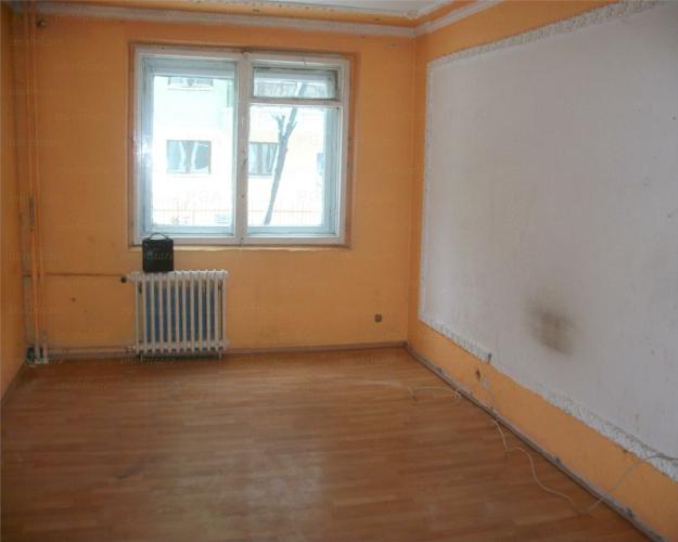 Apartament 4 camere Pantelimon Biserica Capra - Pret | Preturi Apartament 4 camere Pantelimon Biserica Capra