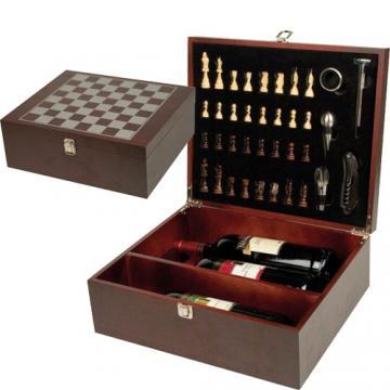 Cutie pentru vin din lemn, cu 5 accesorii si sah - Pret | Preturi Cutie pentru vin din lemn, cu 5 accesorii si sah