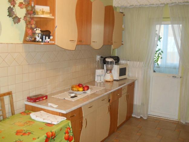 Apartamant 2 camere+living cu bucatarie, zona Pietris - Pret | Preturi Apartamant 2 camere+living cu bucatarie, zona Pietris