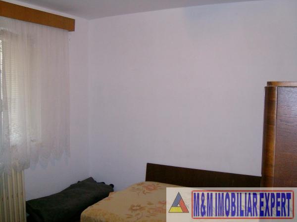 Vand APARTAMENT 2 Camere Arges Campulung Muscel Flamanda - Pret | Preturi Vand APARTAMENT 2 Camere Arges Campulung Muscel Flamanda