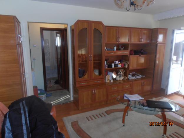 Vand urgent apartament cu 2 camere pe Carpati, (Piata Sud),complet renovat, spatios, - Pret | Preturi Vand urgent apartament cu 2 camere pe Carpati, (Piata Sud),complet renovat, spatios,