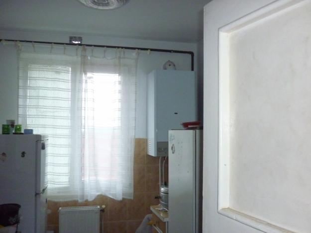 Apartament 3 camere semidecomandat - Pret | Preturi Apartament 3 camere semidecomandat