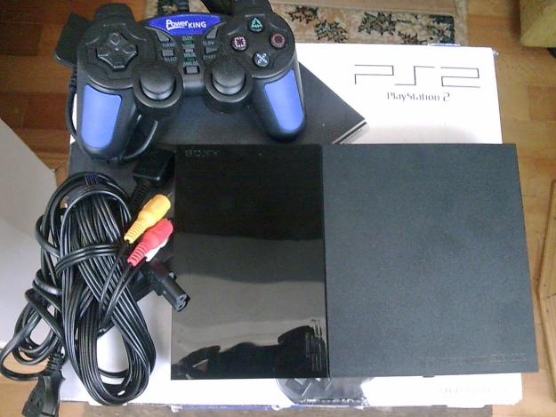 vand PS2 playstation 2 ,slim in stare perfecta,1 maneta ,cablu av - Pret | Preturi vand PS2 playstation 2 ,slim in stare perfecta,1 maneta ,cablu av