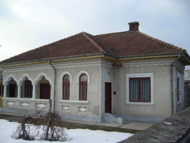 Vand casa Pucioasa zona centrala - Pret | Preturi Vand casa Pucioasa zona centrala