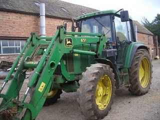 Tractor John Deere 6400 cu incarcator frontal second hand capacitate 100 cai putere vanzari tractoare john deere cu inca - Pret | Preturi Tractor John Deere 6400 cu incarcator frontal second hand capacitate 100 cai putere vanzari tractoare john deere cu inca