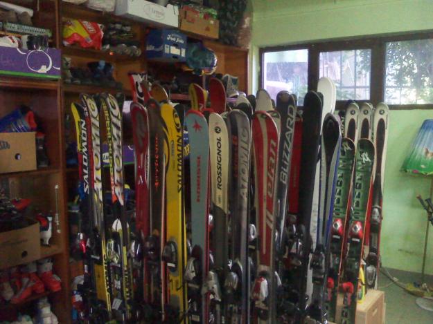 Vand schiuri, clapari, boots, snowboard - Pret | Preturi Vand schiuri, clapari, boots, snowboard