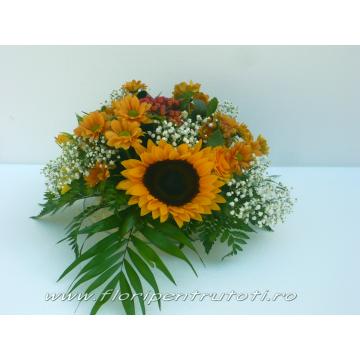 Aranjament floarea soarelui si crizanteme - Pret | Preturi Aranjament floarea soarelui si crizanteme