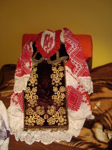 vand costume populare vechi 100 ani - Pret | Preturi vand costume populare vechi 100 ani