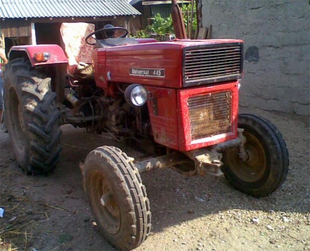 Vand tractor U445 + freza + instalatie ierbicidat - Pret | Preturi Vand tractor U445 + freza + instalatie ierbicidat